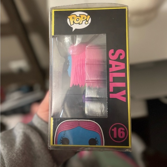 Disney Funko Pop! The Nightmare Before Christmas-Sally (Blacklight) - Picture 2 of 4